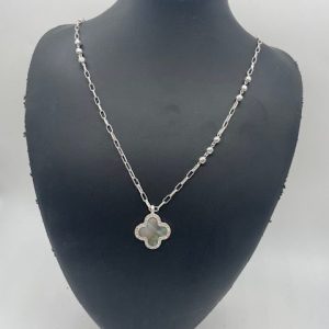 ENVY Clover Pendant Necklace – Silver